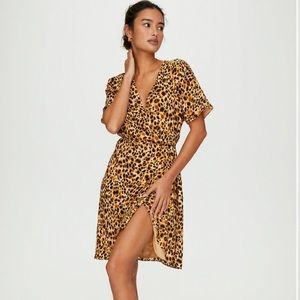 NWT Aritzia Babaton Wallace Wrap Dress